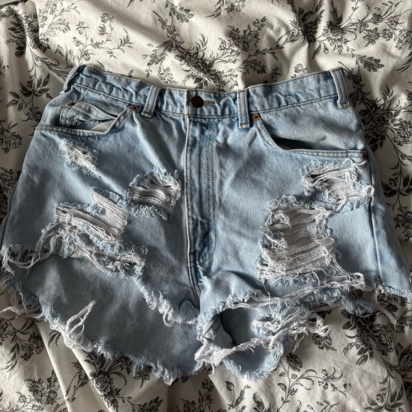 Levi’s distressed jean shorts - Picture 2 of 4